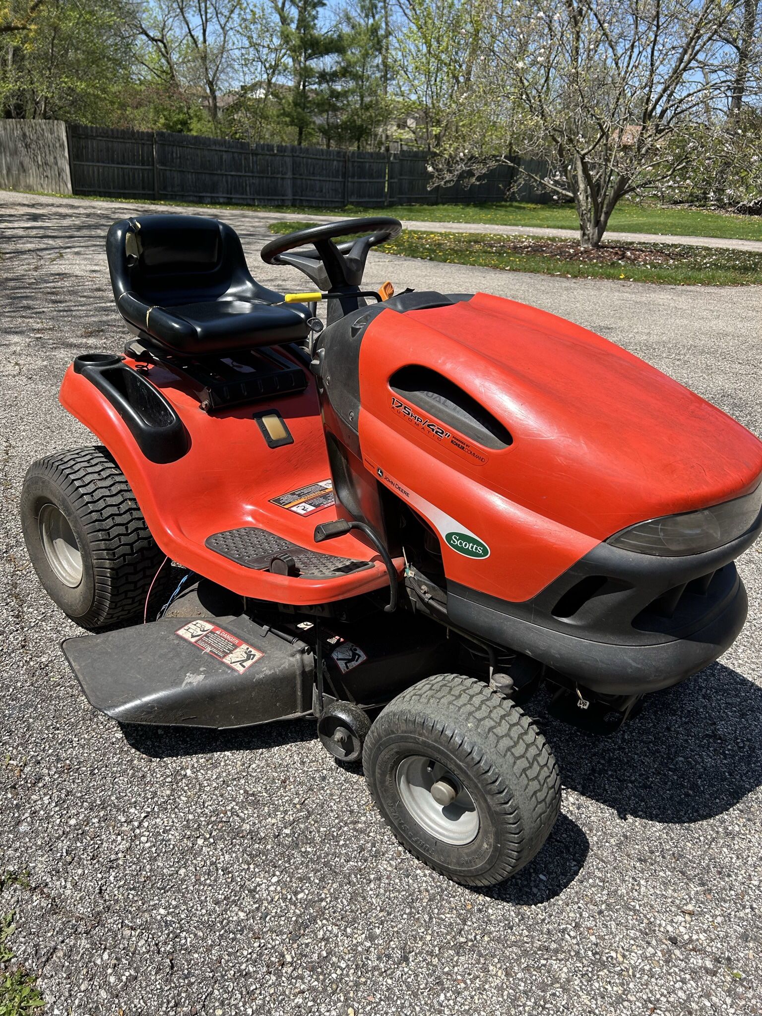 Scott’s (John Deere) 17.5hp/42” Riding Lawn Tractor for Sale in Lemont