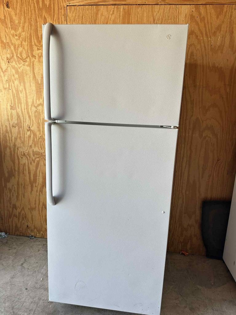 GE Aparment Size Refrigerator