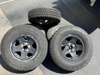 5 Jeep wrangler rims/tires Goodyear 15” 235/75/15 great shape lug pattern 5x4.5