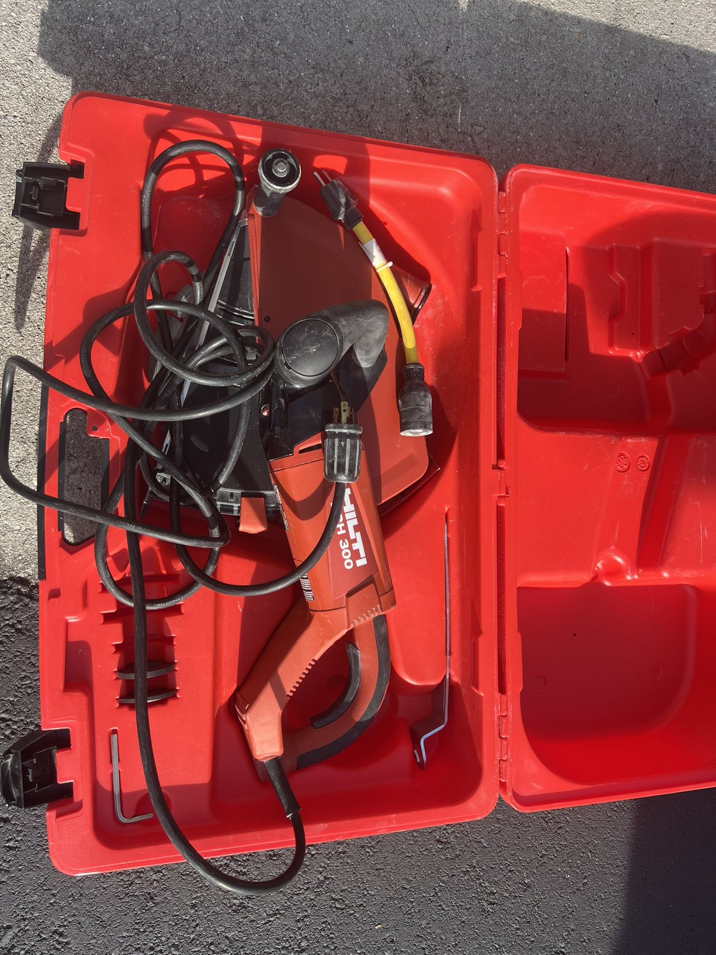 Hilti Electric Concrete Saw