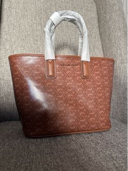 Michael Kors Purse ( Send Offers)