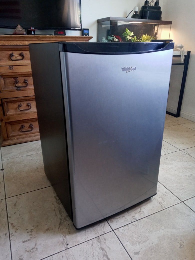 Whirlpool 4.3 cu Feet Mini Refrigerator