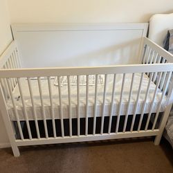 White 4 In 1 Baby Crib 