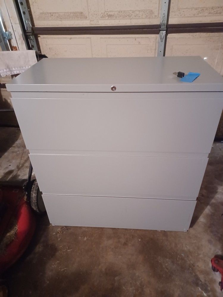 π₯ Heavy-Duty 3-Drawer Metal File Cabinet w/ Lock & Key β Like New