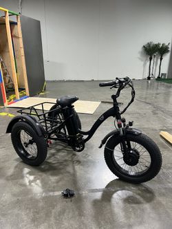Electric tricycle