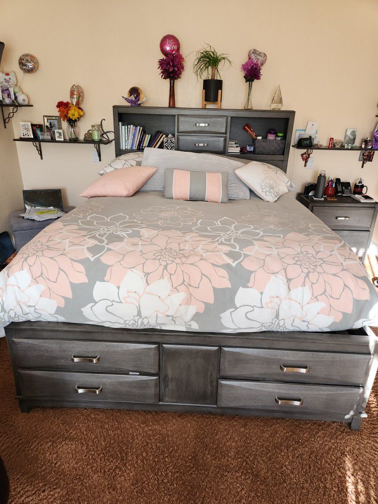 Queen Bedroom Suite With Nightstand