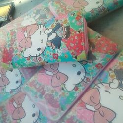 10 Hello Kitty Wallets