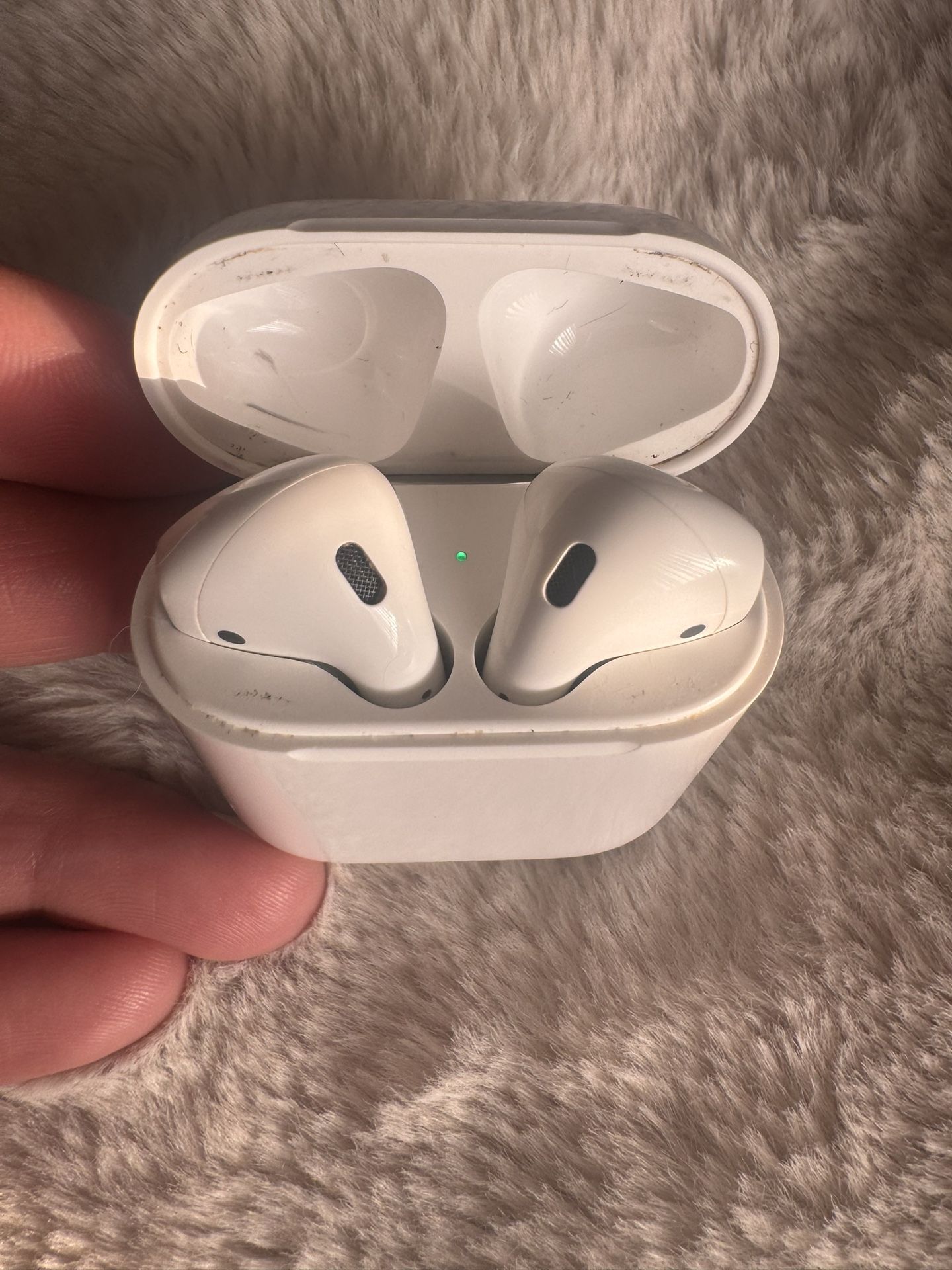 LIKE NEW/ Apple AirPods 2nd Generation  