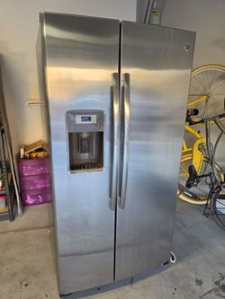 GM side by side refrigerator