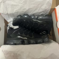Black, Nike Air Vapor Max Plus’s, Women’s 8.5