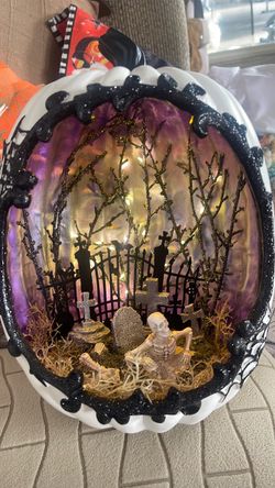Halloween Pumpkin Diorama with Lights