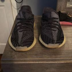 Girls Yeezy Size 5 1/2