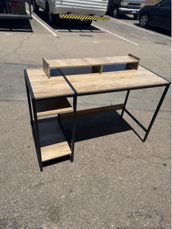 Gaming desk