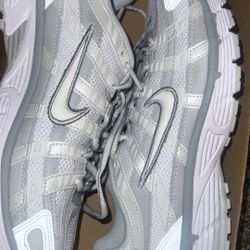 Nike P 600 Women Size 7 $50