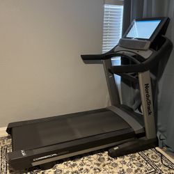 Nordictrack Commercial Treadmill 2950 for Sale in St. Petersburg