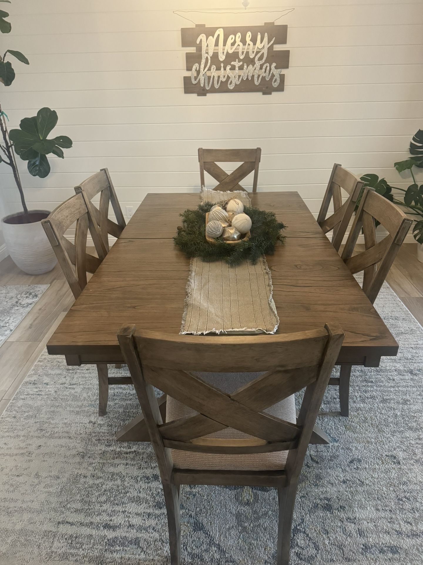 Extendable Dining Table and Chairs