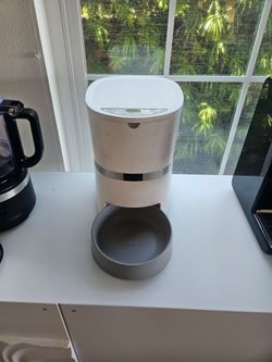 Automatic Pet Food Dispenser