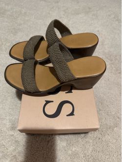 Bass  sandals size 7.5