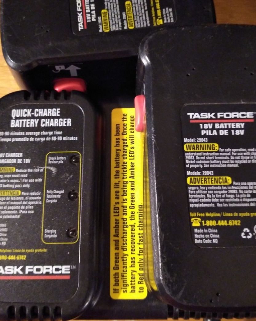 TASK FORCE 18 VOLT CHARGER WITH TRICKLE CHARGER AVAILABLE DAMAGED LIGHT & 2) 18 VOLT LITHIUM ION BATTERIES