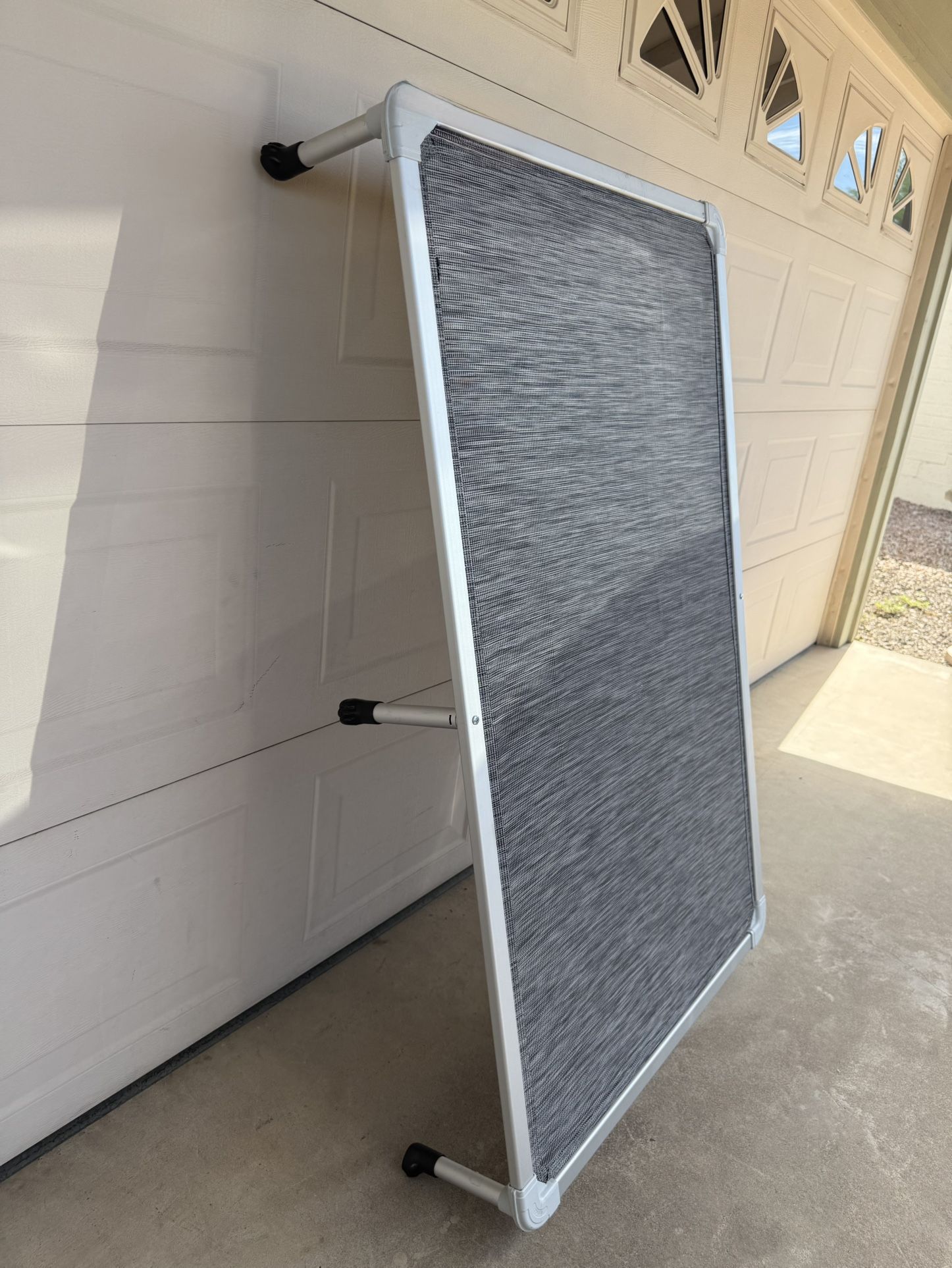 X-Large elevated dog bed 5 x 3 feet ( tiny hole can be fixed) see picst