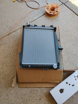 New Radiator For 2004-09 Durango 