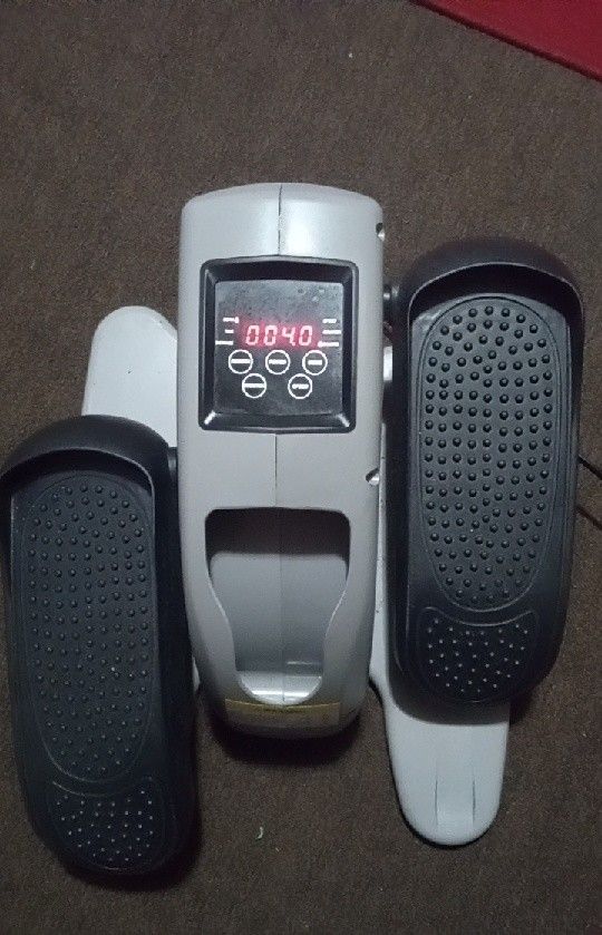 Electrical Elliptical Trainer - Sitting