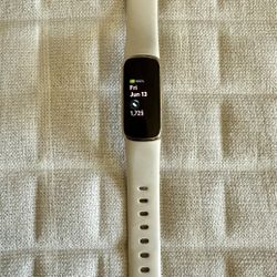 Fitbit Luxe Lunar White Soft Gold