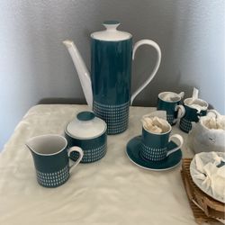 Harmony House Tea Set.     Vintage Set 