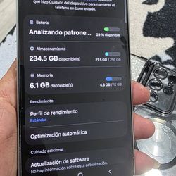 Samsung Galaxy S25 Ultra New With 3 Caes Have 256GB Iwas Using With Spectrum Mobile I Don't Know If It's Un Loke For All Companies 