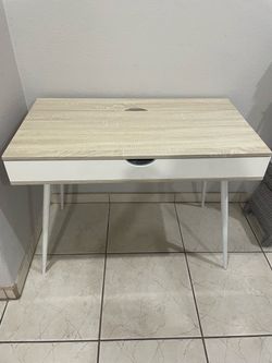 Computer desk