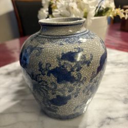 Ancient China crackled Porcelain Vase 