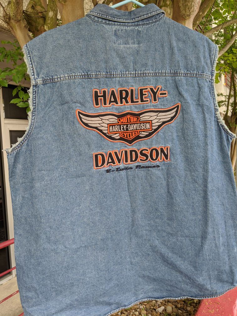 2XL. Harley-Davidson denim mens vest. Fantastic embroidery work. 2-sided. Great classic piece.
