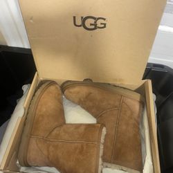 UGG Womens Short Classic II Sz9