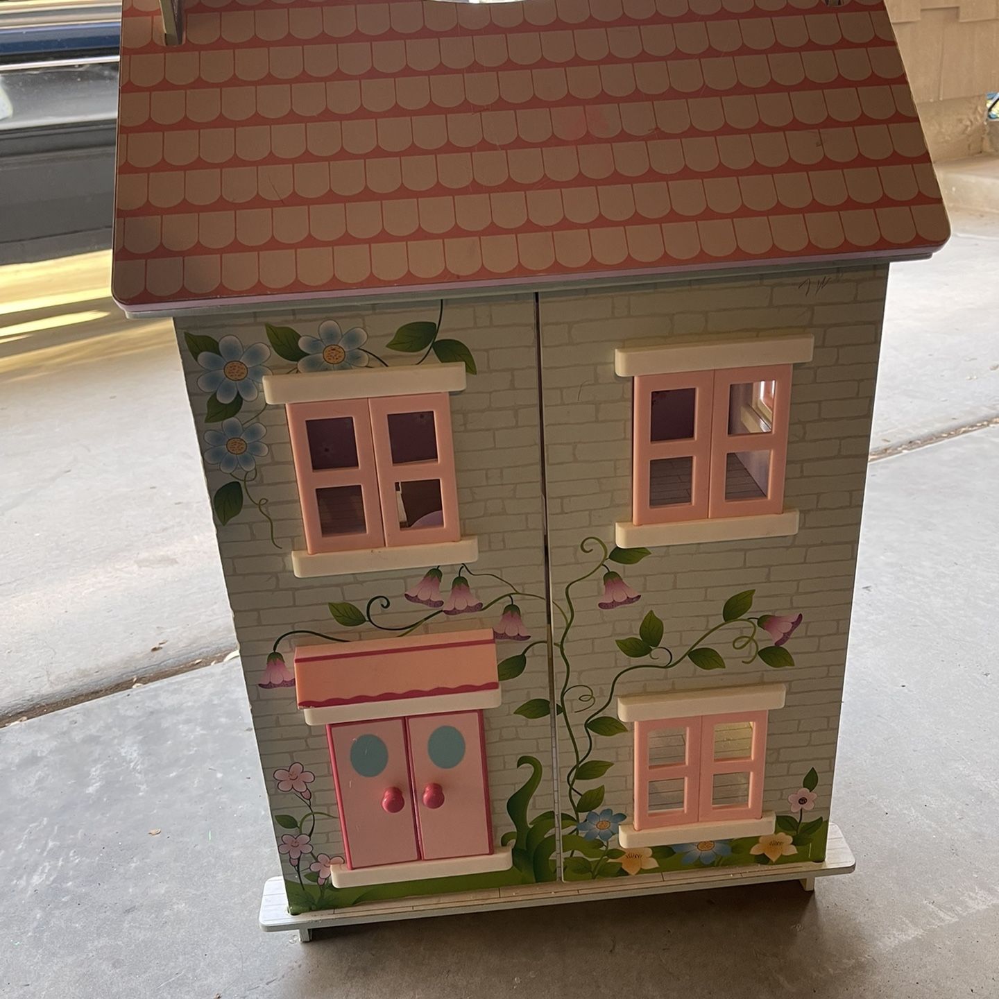 Winland Wooden Doll House for Sale in Gilbert AZ OfferUp