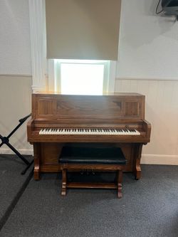 Piano Everett