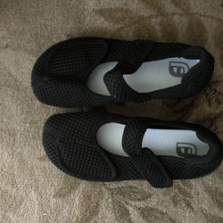 Women’s Black Flat Diabetic Shoes Size 8 