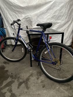 Outfitters 2500 Mountain Bike for Sale in Los Angeles, CA OfferUp