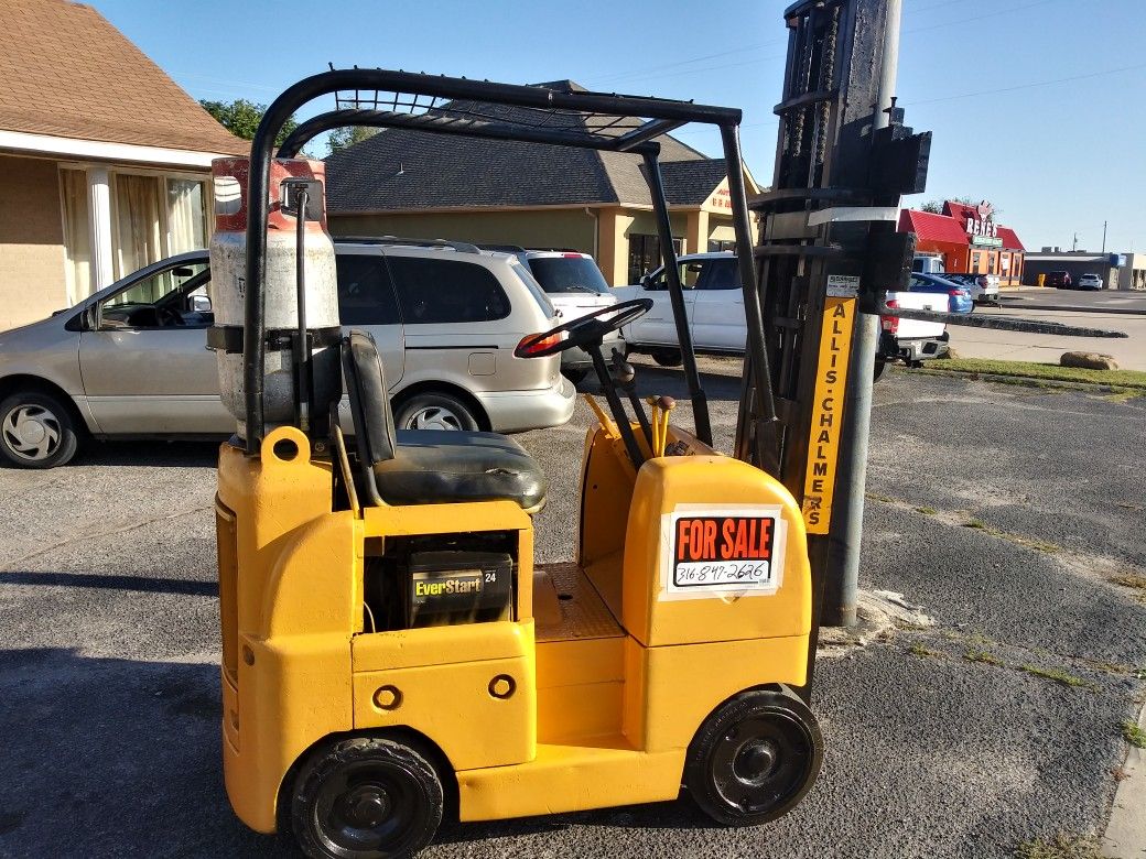 1981 allison chalmers forklift 1650$ obo