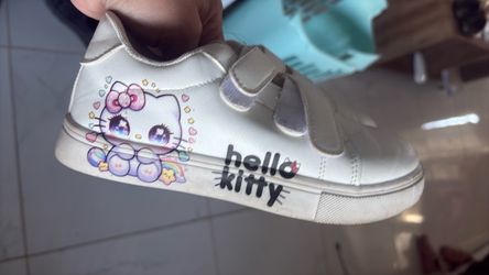 Hello kitty tennis shoes
