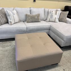 Cozy stylish sectional With Pillows And Ottoman!!