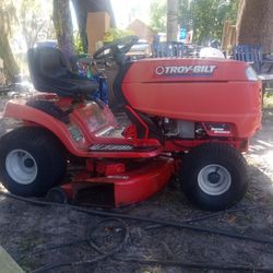 Riding  Troy-bilt Super Bronco 