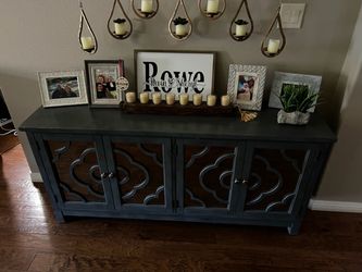 Decorative mirrored console