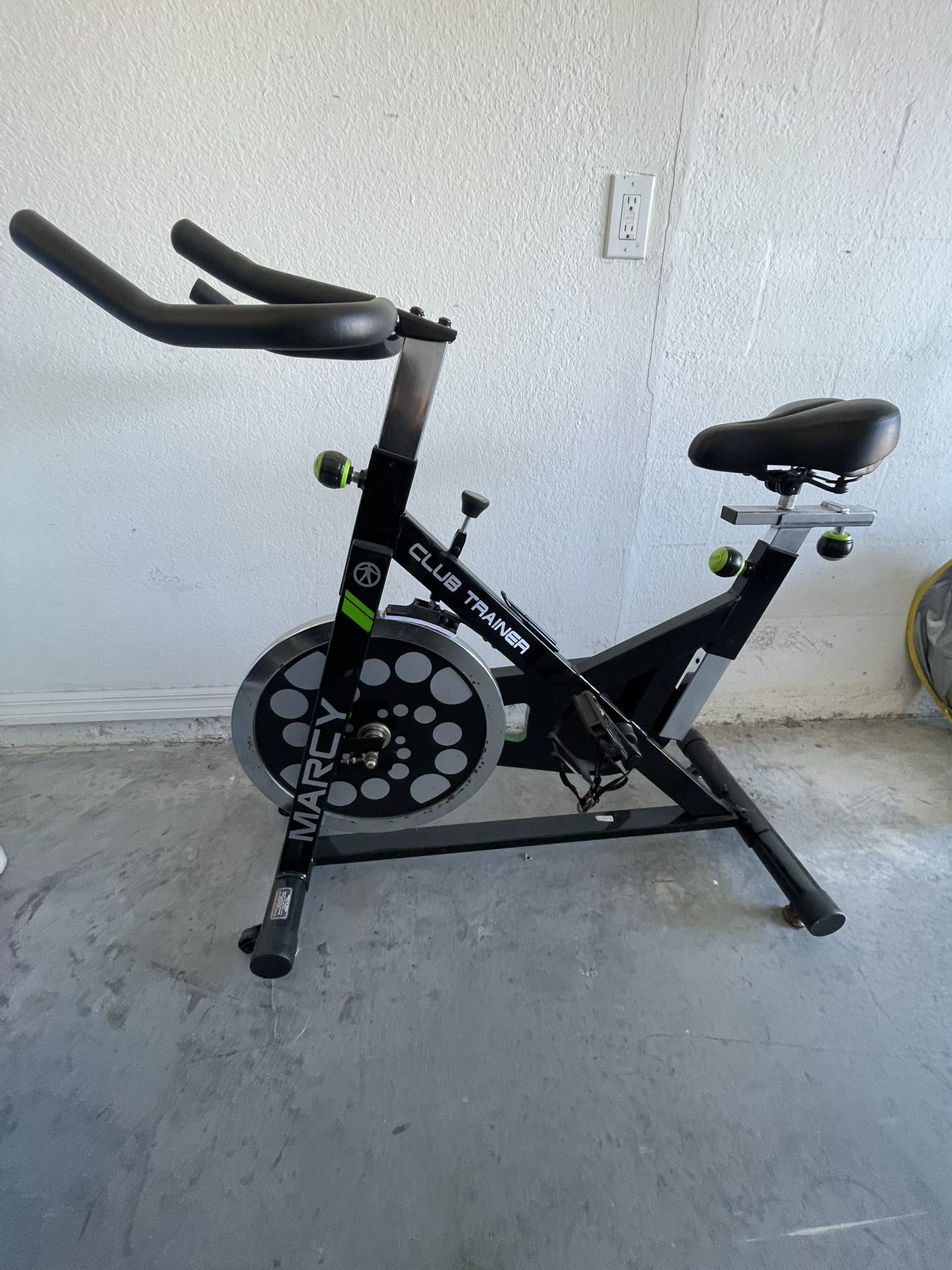 Marcy Club Revolution Cycle