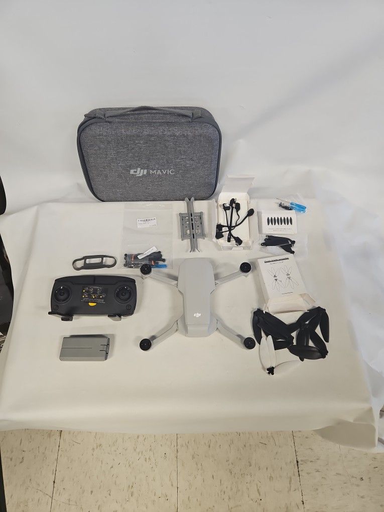 DJI Mini SE Drone with Controller,2 Batteries, Propellers, Landing Gear 815159-1