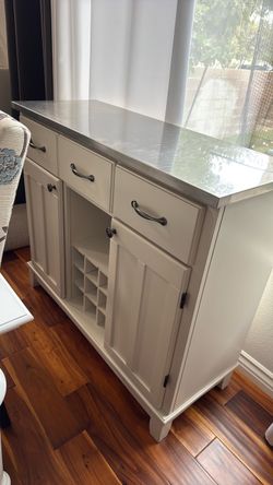 Kitchen cabinet