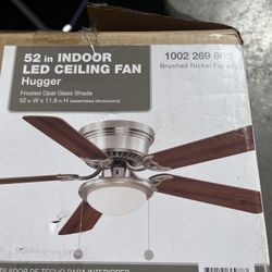 52 INCH CEILING FAN With LIGHT 