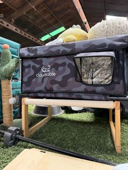 Clawsable Elevated Pet Bed with Wooden Stand