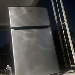 Mini Fridge 