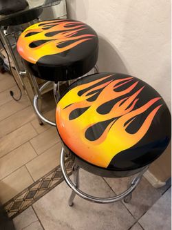 Flame swivel stool