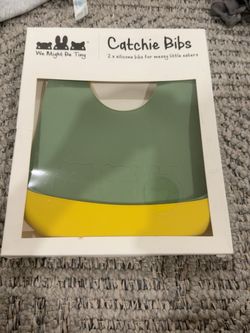 2 x silicone bibs for messy little  eaters